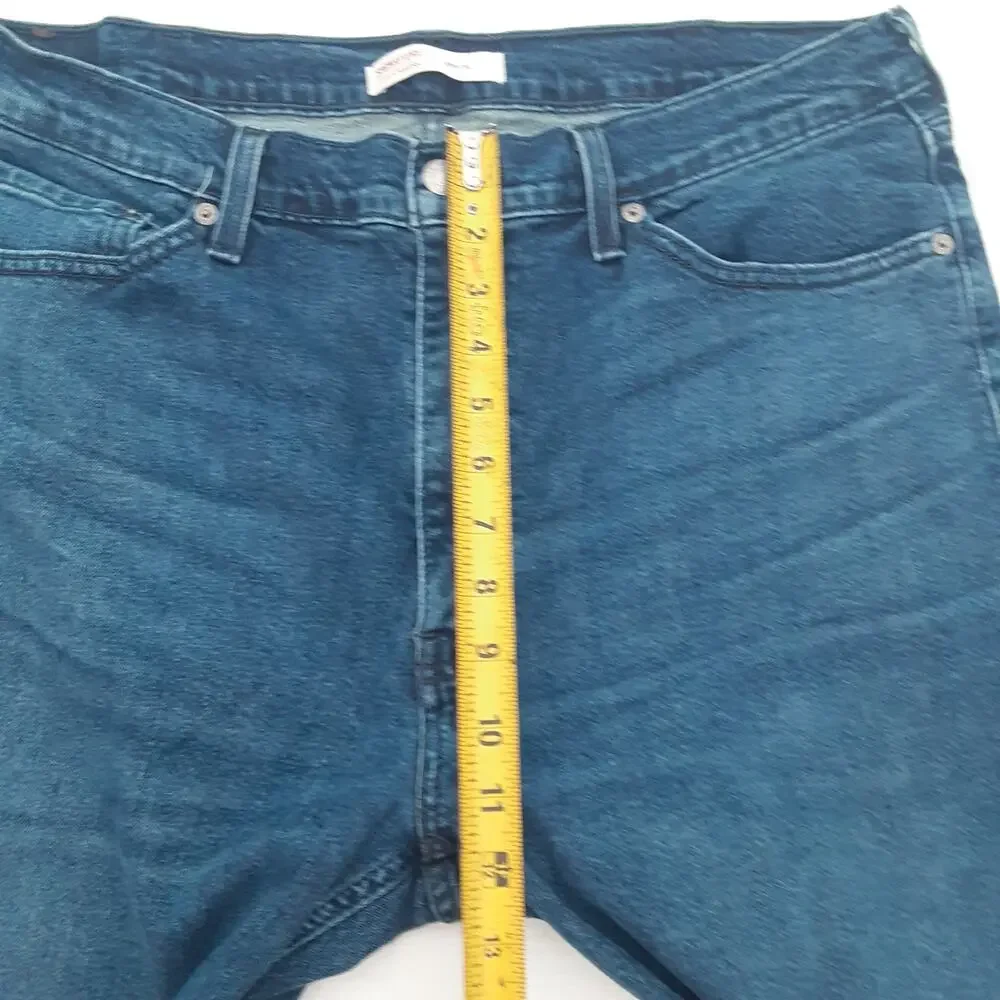 Signature by Levi Strauss measurements shown